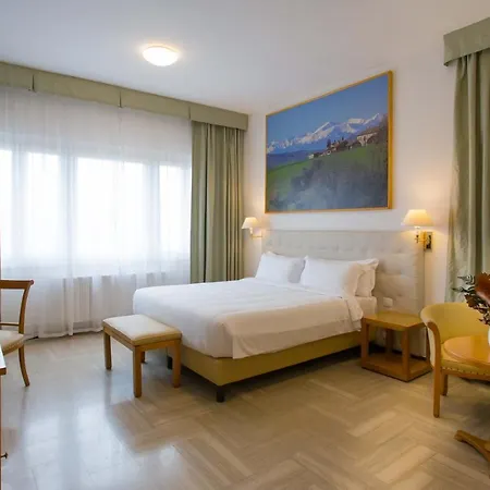 Nazareth Hotell Fermo